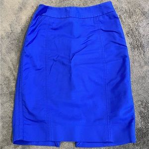 Pencil skirt size 00. Very nice and in great shape.